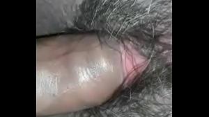 Velha da buceta feia rindo do pau pequeno