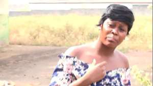 An unprecedented reality of a couple caught in the flagrant in full fuck in a vehicle in town by a corrupt passer -by who joins them to also enjoy this fantastic fucking three in the vehicle in town