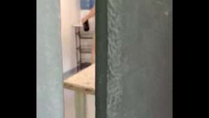 Ele adora ficar me espiando atrás da porta, e ainda estava sozinha. O macho estava para chegar e para me usar gostoso. T …