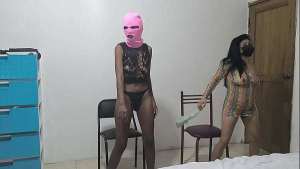 Female colleagues gather in an apartment to perform pornographic and sensual dances because they are going to upload them to XVIDEOS.COM