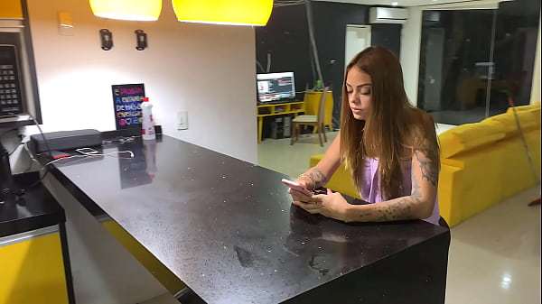 novinha transando com motoboy entregador depois de receber seu pedido so de calcinha COMPLETO XVIDEOS RED