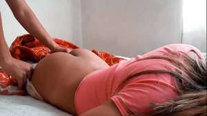 Pequeña Joven Se Come la polla de su hermanastra escanza