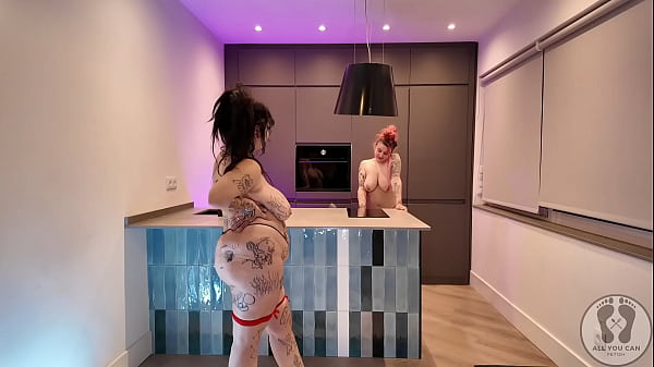 4K WOMAN OILED SHINNY FULL BODY TWERKING G STRING FROTTAGE