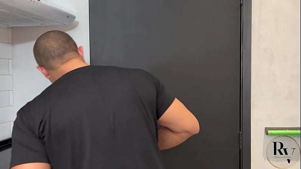 Fui pedir açúcar pro meu novo vizinho e acabei tomando no cu