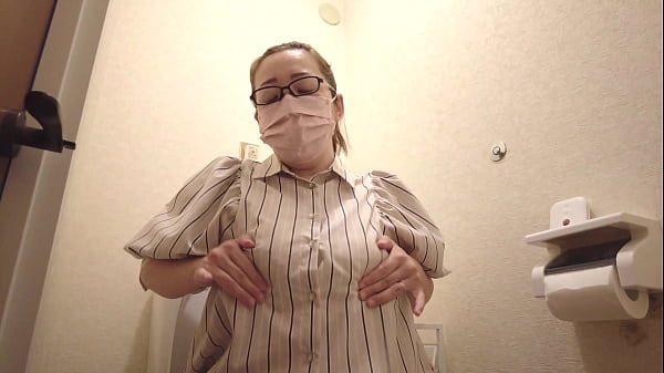 Married woman masturbating in the toilet：The full video is→https://www.xvideos.red/channels/aika-frau