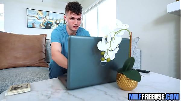 MILF CIA agent freeused by witness