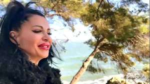 Alicia, sudiste coquine, adore la bite bien veineuse !