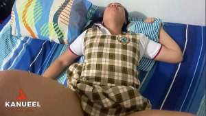 CULITO DE ESCUELA DESCANSANDO RECIBE UNA DOSIS DE VERGA HASTA EL ORGASMO