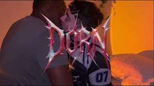 Fazendo amor com carinho sob luz romântica (COMPLETO NO RED)