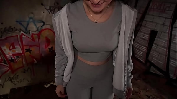 SEXO PÚBLICO EN CASA ABANDONADA… ME CORRO DENTRO DE ELLA
