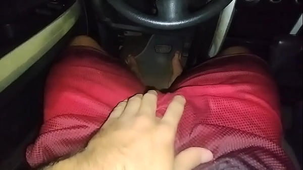 Gimiendo Fuerte en El Auto mientras me Masturbo Duro – DavidPajas