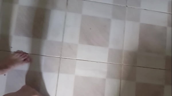 Bolsonaro é pego batendo uma de surpresa por um cara