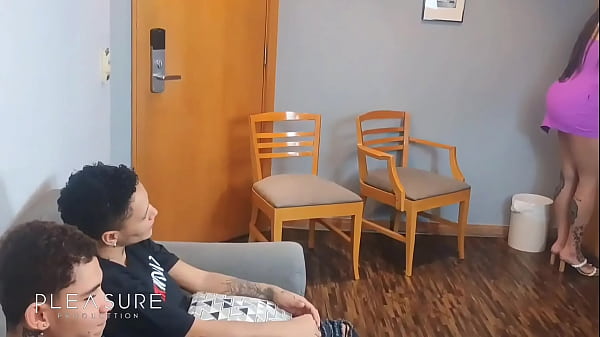 Sapatao ensina irmão como comer uma mulher gostosa .