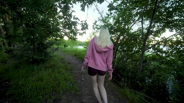 Hot Blonde Fit Girl Loves Hiking and Fucking in Public Outdoors!