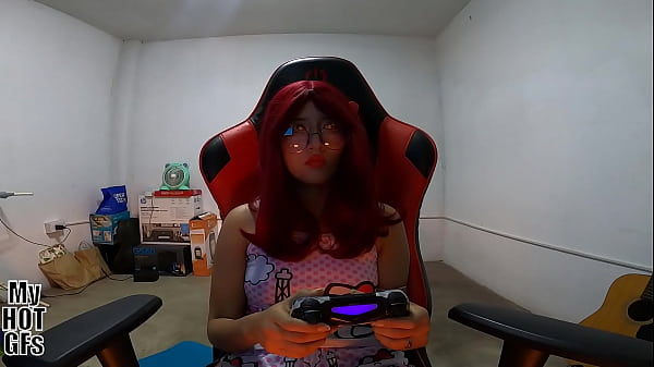 Por favor juega con mi coñito y llenalo de leche mientras yo estoy en los videojuegos
