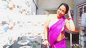 Savita Bhabhi In Got Fiercely With A College Friend And Took Out The Water Of Her
