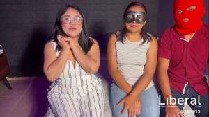 Pareja disfruta su primer encuentro Cuckold, su esposo la deja estar con 2 chicos.