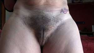 hot algerian milf shows her hairy pussy on webcam to seduce french guys in Paris