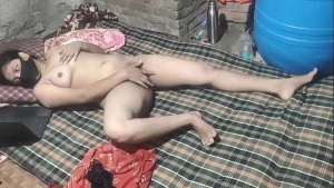 ghar par akeli ladki ne laptop me porn dekh kar choot me ungli kar ke liya chudai ka maza viral mms xxx video desi village girl