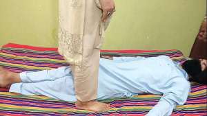 Indian Desi Bhabhi ki Chut ki Aag Bhujai Servant kay Moty Lulay Ny Servant ny Lula Mu mai Dal Diya