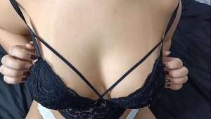 Que delicia zorra culona con unas increíbles tetas y un coño dulce