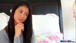 19yo pays rent by licking latinas pussy