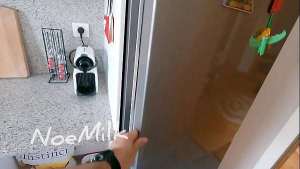 Noe Milk esta tomando el sol en su terraza, le pongo aceite y me la acabo follando sin piedad