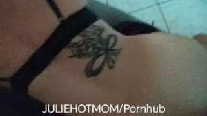 INCROYABLE : Belle-mère baisée par son fils à côté de son mari qui dort – JULIEHOTMOM