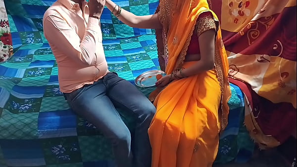 रक्षाबंधन पर सौतेली बहन ने भाई को राखी बांधी गिफ्ट में चुदाई चूत