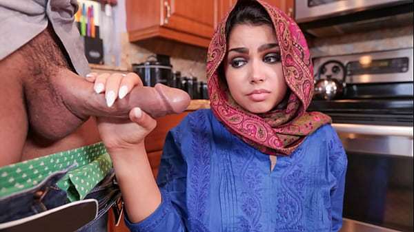 Perv Guy Helps Makes Hijab Teen Feel at Home – Hijablust