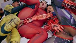 Wolverine come o cu do Deadpool e homem aranha e ainda engolem o leite