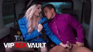 FUCKED IN TRAFFIC – Busty Seductive Blondie (Carly Rae) Seduces Driver And Lets Him Ram Her Beautiful Pussy