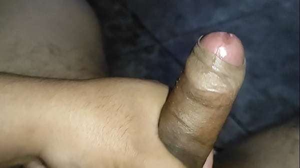 LATINO SE MASTURBA Y ES ATRAPADO POR SU HERMANASTRA (LATINO SE COGE A SU HERMANASTRA FUERA DE CÁMARAS)