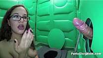 Porta GloryHole Naughty teen in glasses
