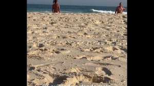 Dogging selvagem em vários lugares diferentes: praia, estacionamento, trilha e carro