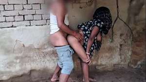 Chhoti Si jhopadi Mein Pati Ne Patni pela