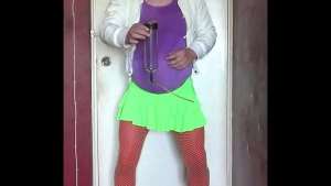 bisexual crossdresser mark loves to swallow his own piss but would love for another mans piss to swallow aswell