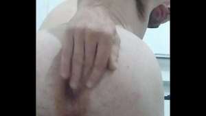 Bissexual brasileiro exibindo o cu