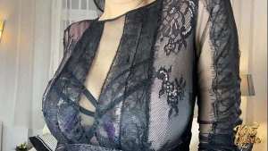 Kira’s Thick Ass Shakes While She Fucks Her Dripping Hole!