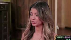 Lesbian babes squirting pussy juice