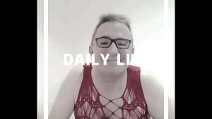 Penetrándome el culo.