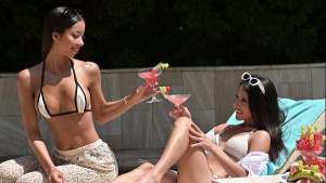 Sunbathing Babes Carolina Guerrero And Lia Lin Tempt The Pool Guy Into Heated Threesome GP3317