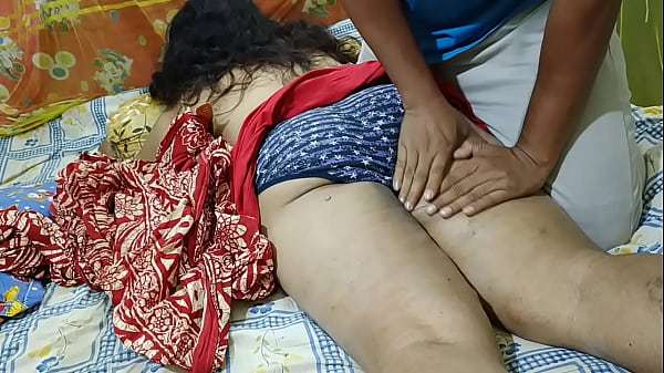 Desi Unsatisfied Wife Getting Body Massage by Servant