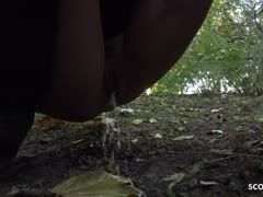 Deutsches Luder pisst bläst und fickt vor der Kamera