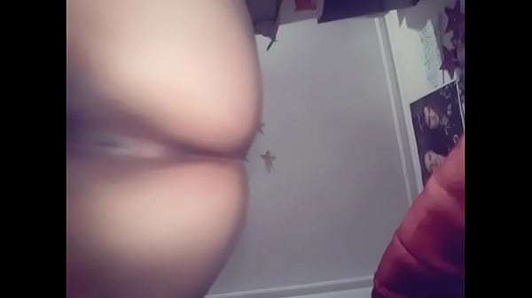 Evelyng puta boliviana mostrando su culo