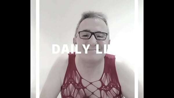 Penetrándome el culo.