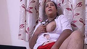 Nurse Ne Hospital Me Apna Doodh Bechi