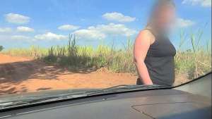 Dando carona para PAWG na estrada e a safada gozou no meu carro! Sophie HelenAss
