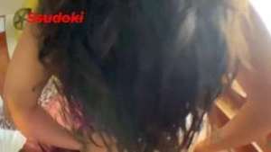 Me quedo sin dinero y le pago al repartidor con sexo mientras mi marido no esta es cachudo.SUB ENG