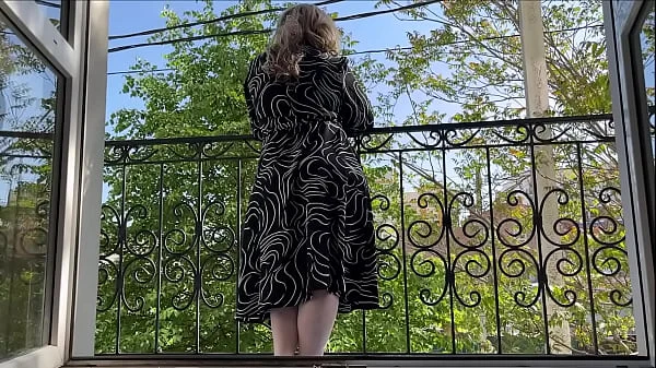 An old stepmom with a big ass gently sucked her stepson’s penis and allowed him to fuck her in anal